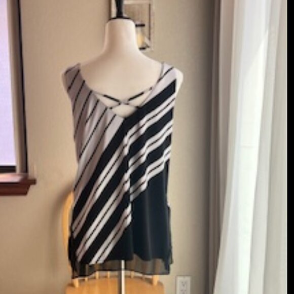 Worthington Large ladies sleeveless top. Black and white stripes. Excellent cond - Picture 2 of 3
